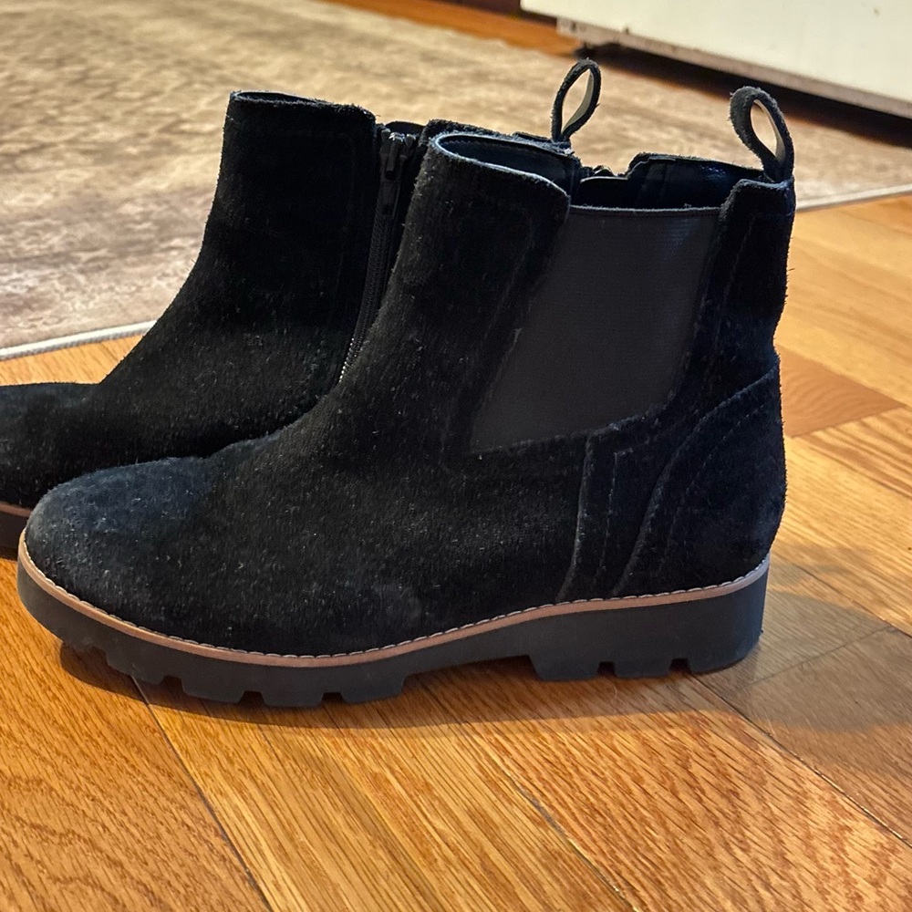 Vionic Black Suede Ankle Boots